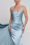 Blauwe gerimpelde strapless zeemeermin lange satijnen moeder van de bruid jurk met cape