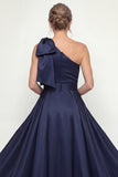 Eenschouder marineblauwe pailletten met strik Mother of the Bride jurk met cape