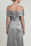 Off-the-shoulder grijs zilver A-lijn gerimpelde moeder van de bruid jurk met zakken