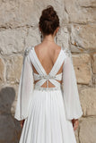 Ivoorkleurige chiffon met een lange trouwjurk met split en een lijn versierd