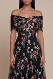 Zwarte off-the-shoulder geappliqueerde een lijn tule midijurk