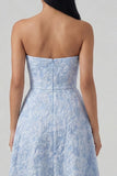 Blauwe strapless jacquard gerimpelde midi-jurk met split