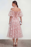 Off-the-shoulder A-lijn roze midi bloemenjurk met veter op de rug
