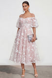 Off-the-shoulder A-lijn roze midi bloemenjurk met veter op de rug