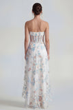 Witte A-lijn strapless korset lange jurk met meerdere bloemen en ruchesplit