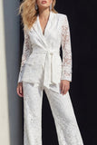 2-delige witte kanten bloemen met genotched revers brede benen galapakken met riem