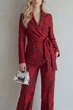 Rode Lace Peak Revers Bloemen Slim Fit Slim Fit Prom Pakken met Riem