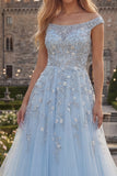 Glinsterende blauwe off-the-shoulder korset, met kralen versierde tule lange galajurk met applicaties