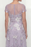 Stoffy Purple Een lijngeborduurde Mother of the Bride jurk met korte mouwen