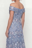Off-the-shoulder stoffig blauw Een lijn geborduurd met een lange moeder van de bruid jurk
