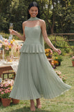 A-lijn stoffige salie strapless geplooide midi-jurk met ruches en halsdoek