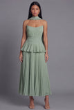 A-lijn stoffige salie strapless geplooide midi-jurk met ruches en halsdoek