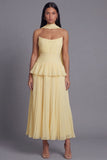 A-lijn stoffige salie strapless geplooide midi-jurk met ruches en halsdoek