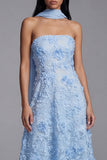 Blauwe strapless A-lijn geappliqueerde bloemenjurk midi bruiloftsgastenjurk met halssjaal