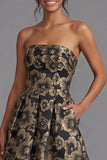 Zwarte A-lijn strapless gerimpelde jacquard bloemen midi jurk