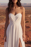 Eenvoudige ivoorkleurige strapless A-lijn Long Beach trouwjurk met split