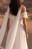 Ivoorkleurige halssjaal A Line Chiffon Strand Bruidjurk met ruches