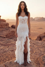 Bloemenivoor strapless gerimpelde lange boho trouwjurk