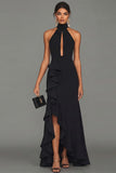 Zwarte sheath halter neck met ruches en lange formele jurk met split