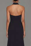 Zwarte sheath halter neck met ruches en lange formele jurk met split