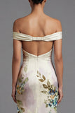Off-the-shoulder bedrukte ivoorkleurige formele jurk met cut-out