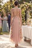A-lijn tule V-hals blush geborduurde midi bloemenjurk
