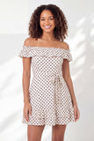 Off-the-shoulder witte zwarte A-lijn A-lijn rucherige mini-afstudeerjurk met riem