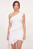 Eenschouders witte gelaagde, gerimpelde bodycon mini diploma-jurk