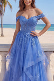 Off-the-shoulder tule donkerblauwe A-lijn korset-appliqueerde lange galajurk met ruches