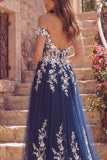 Marineblauwe off-the-shoulder A-lijn tule bloemenjurk voor het lange galabal