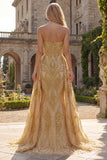 Glinsterende gouden strapless zeemeermin-galajurk met een drapering aan de zijkant