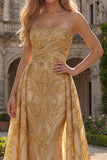 Glinsterende gouden strapless zeemeermin-galajurk met een drapering aan de zijkant