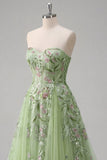 Strapless groene bloemen geborduurde A-lijn tule galajurk