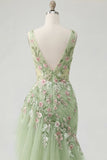 Groene bloemenjurk met V-hals met ruches en zeemeermin-appliqued galajurk