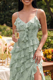 Stoffige salie bloemen spaghetti bandjes met gerimpelde maxi jurk met split
