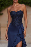 Strapless marineblauwe pailletten gerimpelde avondjurk met split