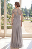 Grijze chiffonschede met kralen, gerimpeld lange moeder van de bruidsjurk
