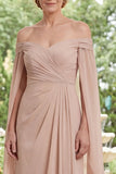 Chiffon Champagne Off the Shoulder Gerimpelde Moeder van de Bruid Jurk met cape mouwen