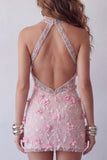 Sprankelende roze halter met bloemenkralen strakke korte open cocktailjurk