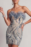 Glinsterende, stoffige blauwe strapless kralenbeklede strakke korte cocktailjurk met ruches