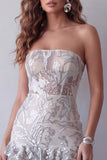 Glinsterende, stoffige salie strapless kralenbeklede strakke korte cocktailjurk met ruches