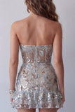 Glinsterende, stoffige salie strapless kralenbeklede strakke korte cocktailjurk met ruches