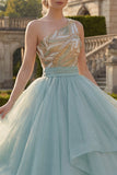 Glinsterende baljurk Stoffige blauwe pailletten met één schouder Quinceañera jurk met gerimpelde quinceañera jurk