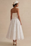 Witte strapless lange bloemenkant A-lijn boho trouwjurk