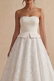 Witte strapless lange bloemenkant A-lijn boho trouwjurk