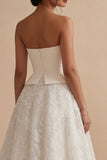 Witte strapless lange bloemenkant A-lijn boho trouwjurk