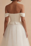 Witte off-the-shoulder A-lijn lange boho trouwjurk