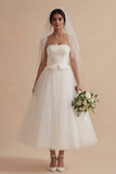 Witte A-lijn strapless lange boho trouwjurk