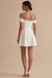 Witte off-the-shoulder korte A-lijn afstudeerjurk met strik