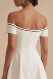 Witte off-the-shoulder korte A-lijn afstudeerjurk met strik